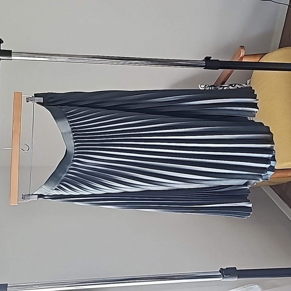H&M Pleated Skirt-Teal.